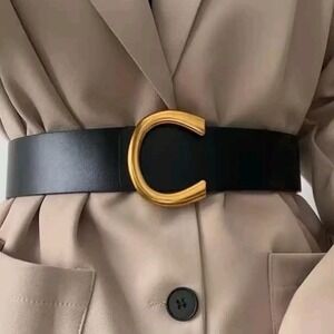 Chic Black faux Leather Belt‎ with Oversized Gold-Tone Buckle For Woman